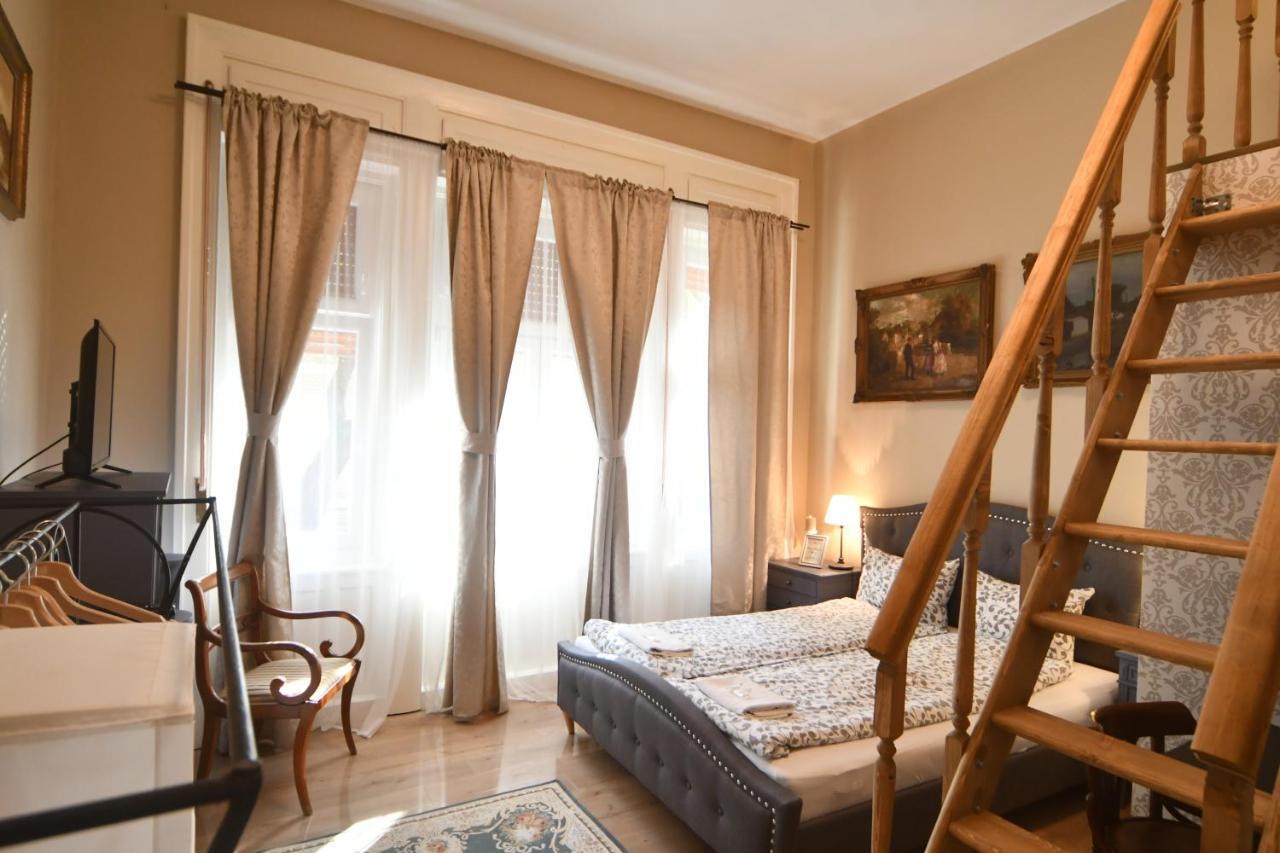 Tulipán Villa Panzió Szolnok Exterior foto